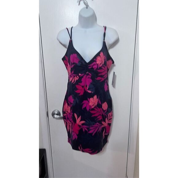 GUESS FLORAL NIRVANA PRINT FUCHSIA NOURA DRESS SZ M P1-19 NEW - Picture 1 of 15